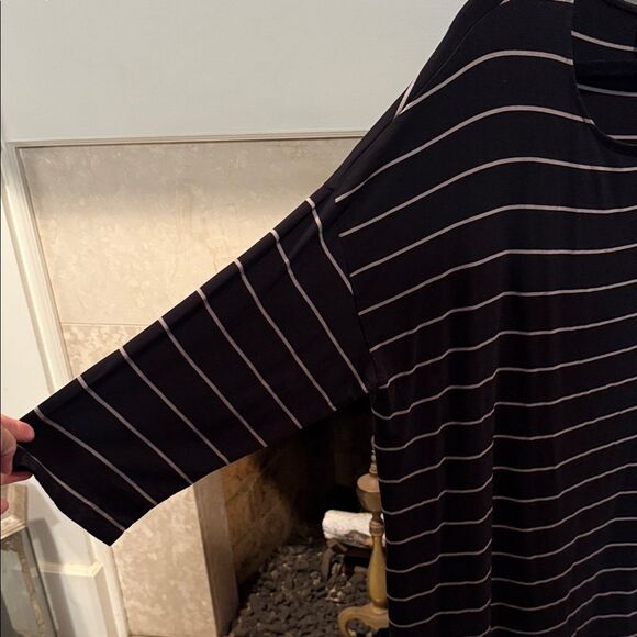 Chico's Elegant Black and Cream Striped Tunic Top size XL - Picture 4 of 5